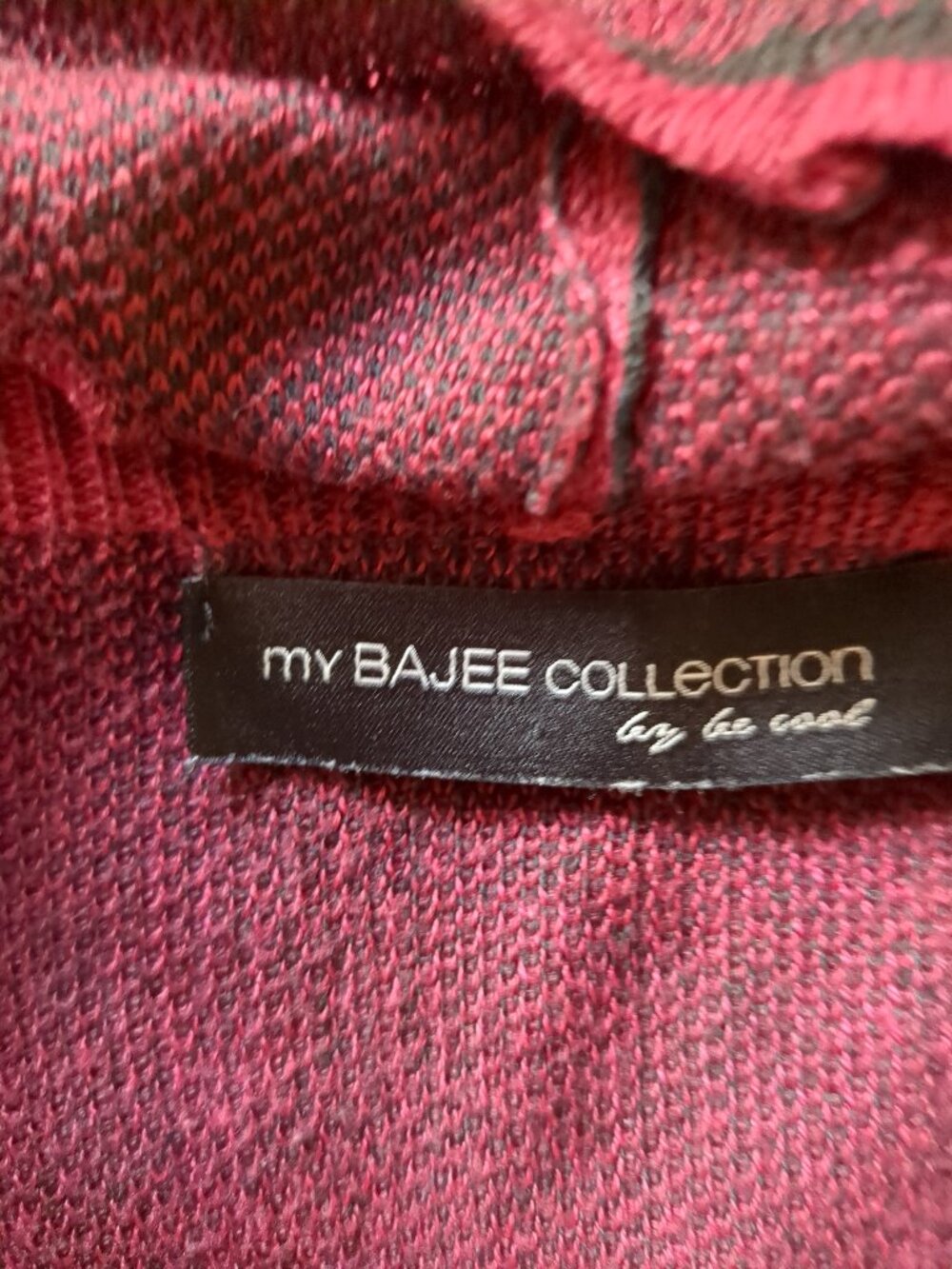 M/L Vintage Red and Black Long Sleeved Cardigan - Picture 3 of 7